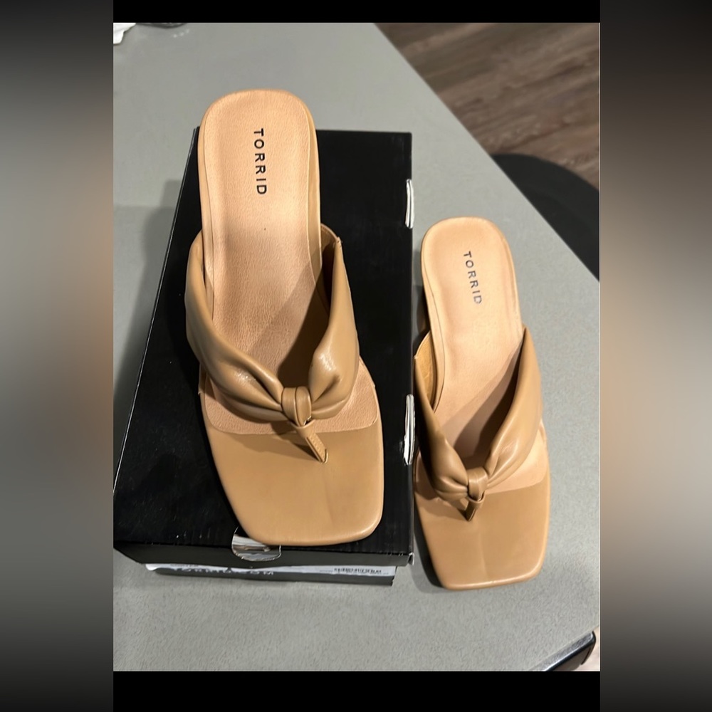 Torrid Strappy flip flop heel size 8 ww